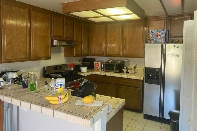 Kitchen, refrigerator provided - Shared Female Oxford Room Across Campus Plaza Townhome