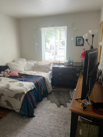Bedroom - Bright and spacious room just a five-minute walk from CU Boulder Main Campus!