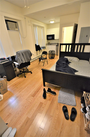 79 Westland Ave. - NO Broker's Fee!!  -  Avail 9/1 -  GORGEOUS UPDATED HUGE STUDIO ON WESTLAND GREAT LOC Apartments