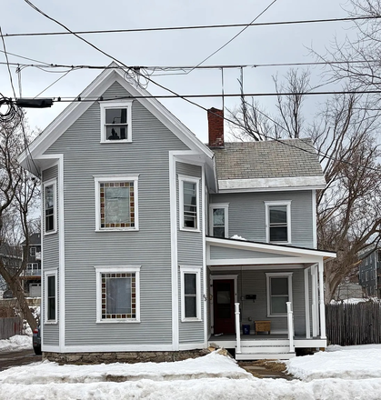 Exterior - Winooski Five Bedroom | $800/Bed | Near UVM & Burlington Duplex