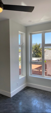 Bedroom for rent - Private bedroom with connected small balcony