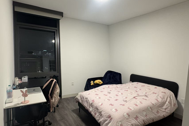 bedroom。Fully furnished with an IKEA bed frame and mattress (originally ~$500, included for free), plus a desk and office chair. - One Hundred Above The Park Apartments