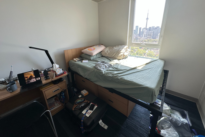 The Room - 1 Furnished Bedroom in CampusOne 4-Bedroom 2-Bathroom Unit with CN-Tower view