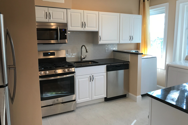 Call NOW for showings! 617-236-8600 - 1999 COMM AVE - HUGE DELUXE 3BR/1BA AVAIL *9/1/2026* W/ IN UNIT LNDRY, H&HW INC, PRKNG AVAIL, DW!