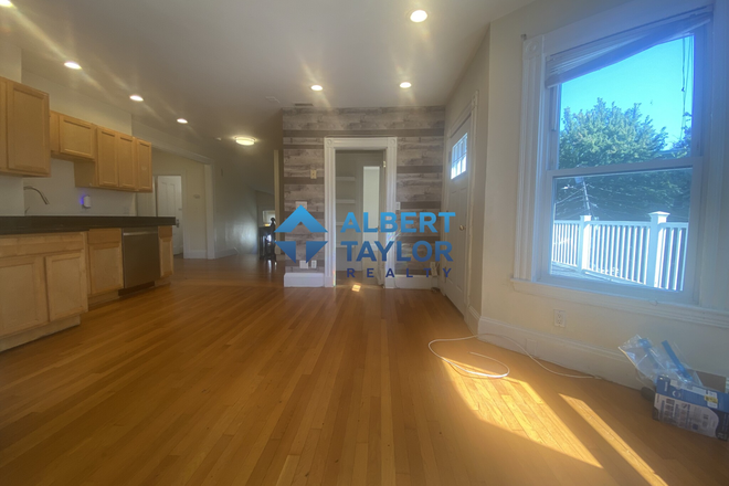 Kitchen/Living Area - Gorgeously Renovated 7 Bedroom near Campus!! Apartments