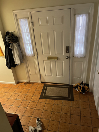 Entrance - Beauiful 4 Bedroom 3.5 Bathrooms Townhouse