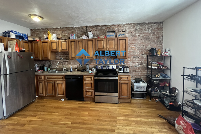 Kithchen - HUGE 3Bed/1.5Bath - Steps from Campus - Perfect for Quiet Study