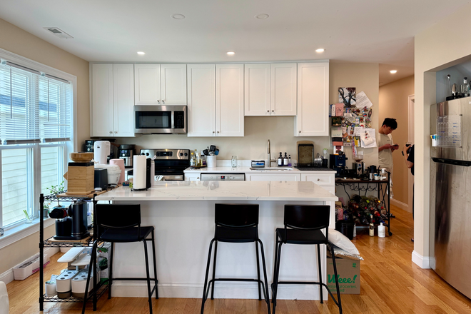 1 - NO FEE! Renovated bright and spacious 4 bed/3 bath with Central AC! Townhome