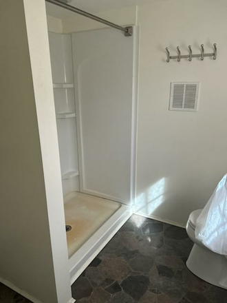 Bathroom - 1BR 1 Bath Apt.