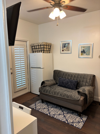 living area - Studio Efficiency Near FIU Residential Neighborhood