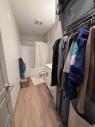 Ensuite Bathroom + Closet - Aspen Heights Bedroom in 5b/5b Apartments