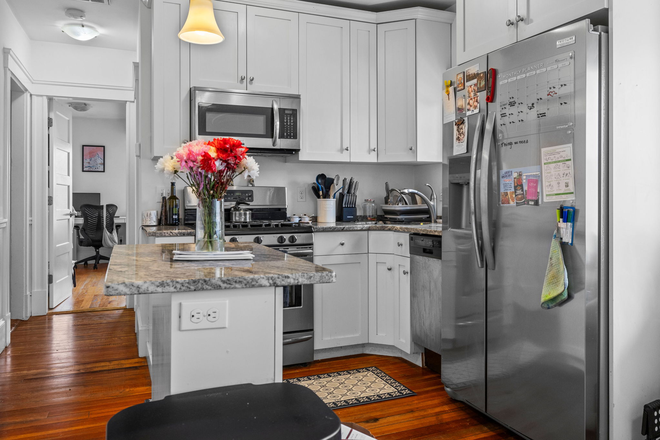 Call NOW for showings! 617-236-8600 - BOWDOIN ST - *NO FEE* LRG RENOVATED 4BR NEAR TUFTS FOR *6/1/2027* W/ 2 BATH, PRKNG, LNDRY IN BLDNG Apartments