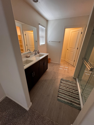 master bathroom - 4901 E Julian Wash Dr is a 2,220 square foot house on a 7,546 square foot lot with 4 bathrooms