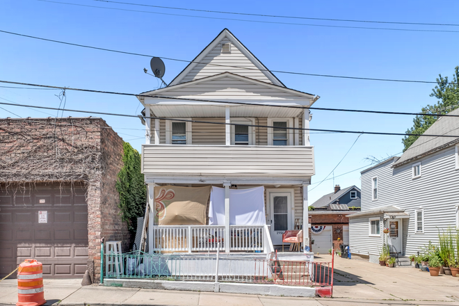 Front Unit - 🏡 Student & Professional Housing Near University Circle – Spacious & Fully Furnished!