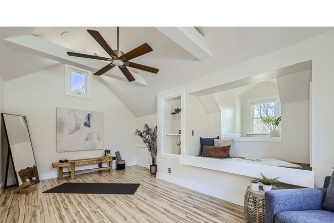 Upstairs loft bedroom - Spacious Upstairs Room in North Boulder / Newlands
