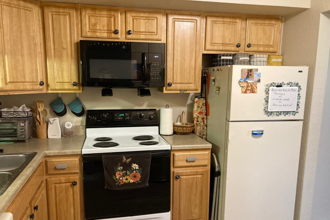 kitchen - Castle Pointe Apartments