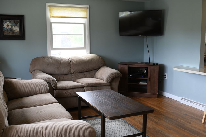 Living Room - Available for a group of 3! 3 Bedroom home in Point Judith!