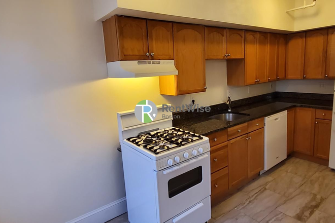 1 - SEPT 2026-Gorgeous Brighton 1 bed, H/HW inc. No Broker Fee! Apartments