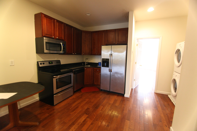 Kitchen - OCP - Spacious 2 Bed 2 Bath Very Close To Campus Apartments