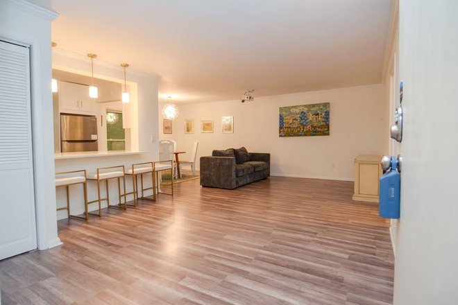 Open Floor Plan- couch included for a fee* - 2bdr CONDO FOR SALE 1mile from Emory on the CCTMA route