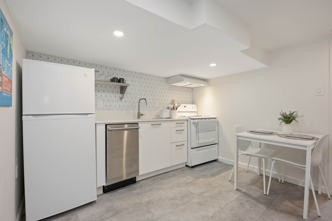 Eat-In Kitchen With Fridge, Range, Dishwasher - Renovated Basement Studio With Laundry And All Utilities Incl. House