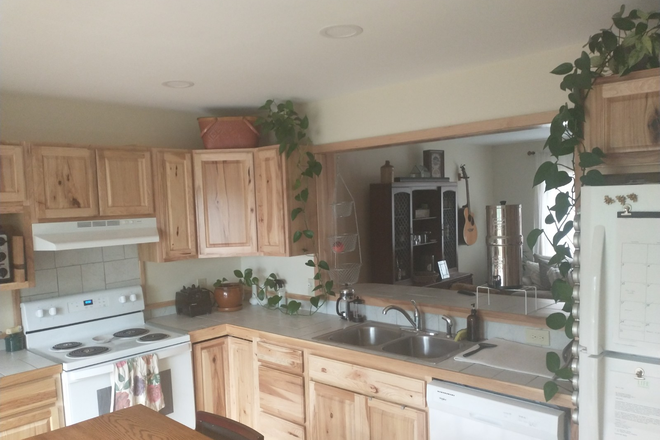 Kitchen breakfast bar - Secluded wooded setting only 6.5 miles from campus Duplex