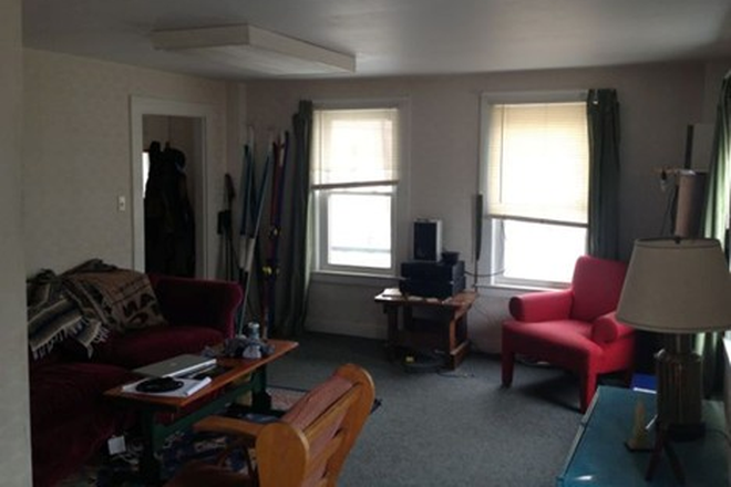 Living Space - SoRo Realty 2 bedroom, 1st Floor Apartment