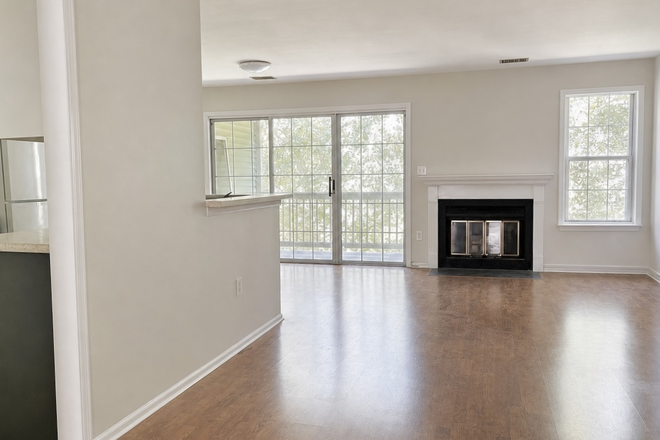 Living room - Newly Renovated 2B2B Condo, 15mins to campus