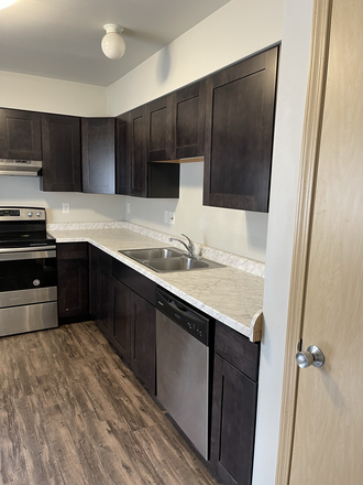 T - 25/26 433 S Johnson St. Apartments