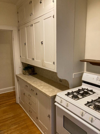 Kithen - 2 Bedroom Apartment, 5 blocks from UST