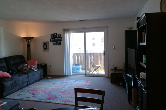 Living Room - 1BR 1BA Apt Ravens Crest Dr. Plainsboro