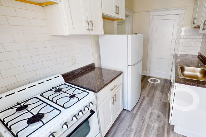 Visit [web address removed] - Wonderful front view one bedroom, with large kitchen, in Fenway