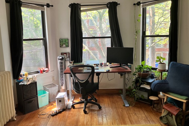 Main Bedroom - Large bedroom in 1,800 sq ft apartment (Washington Square) available June 10th through Augu