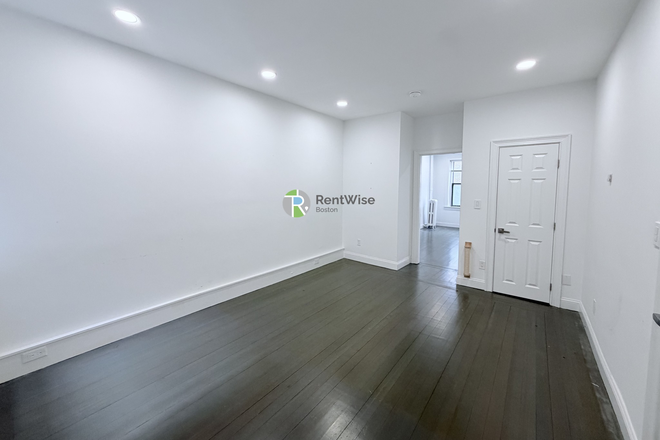 3 - HUGE 1 Bed 1 Bath Apartment Beacon Hill NO FEE