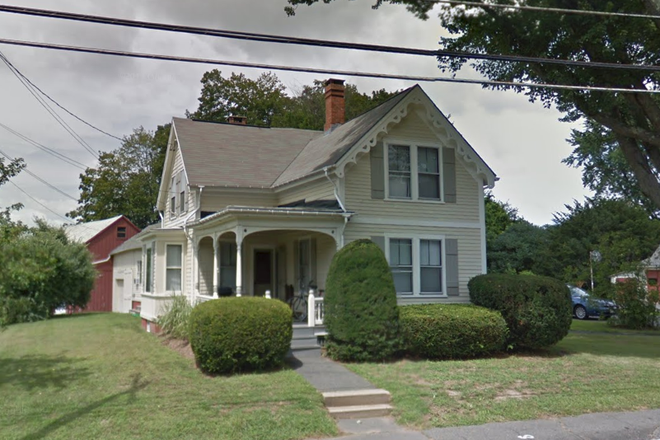 Exterior - ATTN GRAD STUDENTS: North Amherst Rental - Large 4-Bedroom!