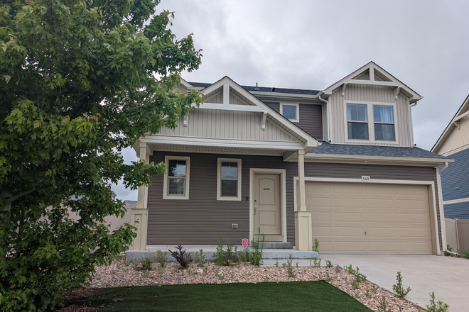 Front of the house - Spacious House close to campus