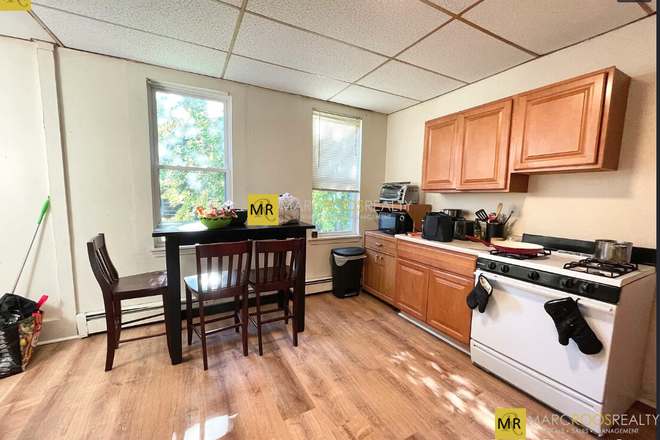 x - Tremont St 3 Bed Mission Hill Apartments