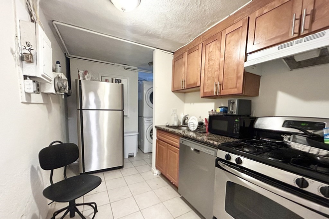 . - STUNNING BRICK WALLS: 4 bd / 2 ba avail. 9/1/25!! LAUNDRY IN UNIT! Apartments