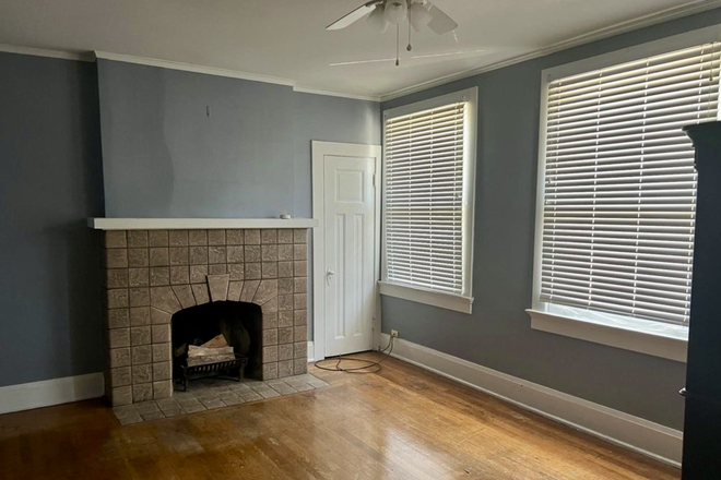 Living - 3BR UC Apt, Parking + Great Location