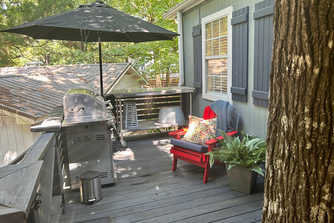 Uncovered deck with Grill - Cottage at Ole Miss - Practically on Campus and Fully Furnished! Condo