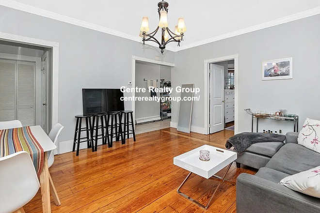 livingroom - 3 Bed 1Bath in Mission Hill Apartments