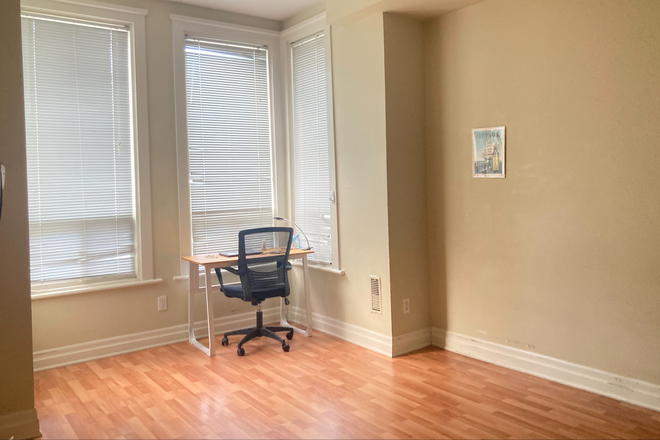 Bedroom - AVAILABLE SINCE JULY | LARGE BEDROOM | FEMALE ONLY | In Front of UofT St. George Campus