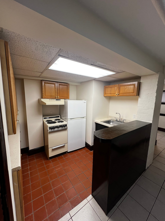 . - 1359 Comm Ave. #6 (2bed/1bath) Apartments