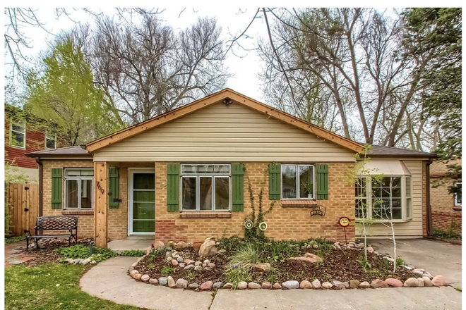 Front view - Cozy 2-br 1-bath house in Mayfair, large yard