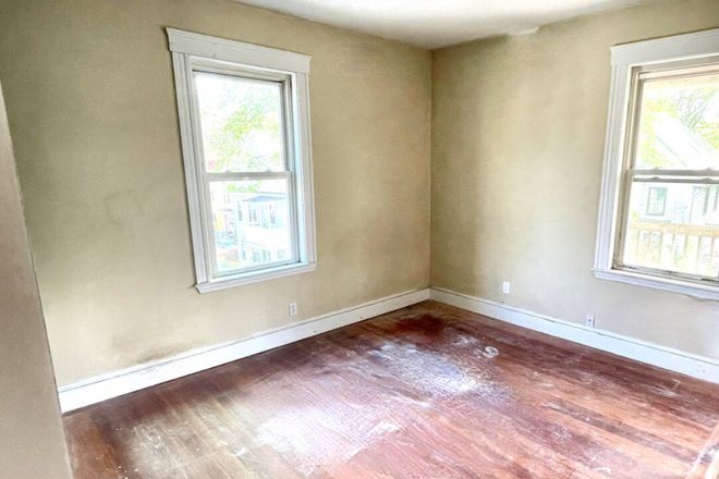 Call NOW for showings! 617-236-8550 - ALLSTON ST - RENOVATED FLR THRU 4BR FOR *8/1/2026* W/ STORAGE, IN UNIT W/D, DECK, RNTL PRKNG, 2 BATH Apartments