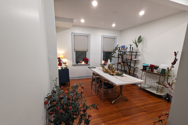 Dining room - Private furnished room (11.5 feet x 10.5 feet) in a 4 bedrooms/2 bathrooms Condo