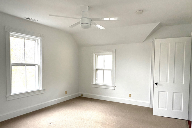 Bedroom - 1BR apt-Phillips Ave-Lawrenceville