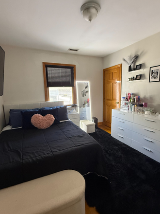 Bedroom 1 - ALL UTILITIES INCLUDED 3 Bed (plus office)/1 Bath Brighton Center/Oak Sq. Apartments