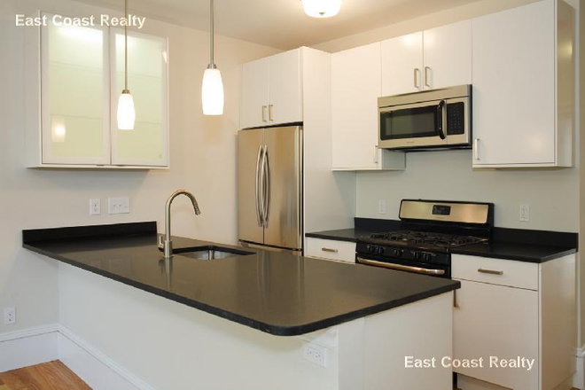 1 - SEPT 2025 - Lovely South End 3 Bed w/ Laundry in Unit! Deck Included!