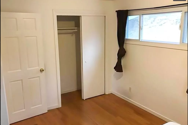 bedroom - 2026-2027 Rental  $1050/month *Room available now House